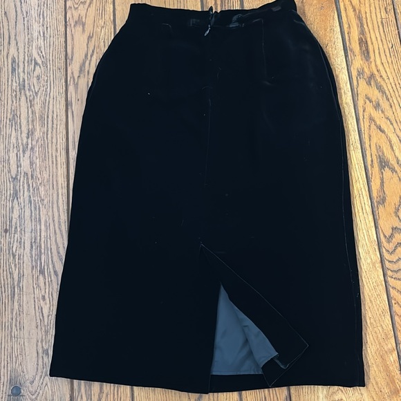 Velvet Skirt Size 8 - Picture 3 of 4